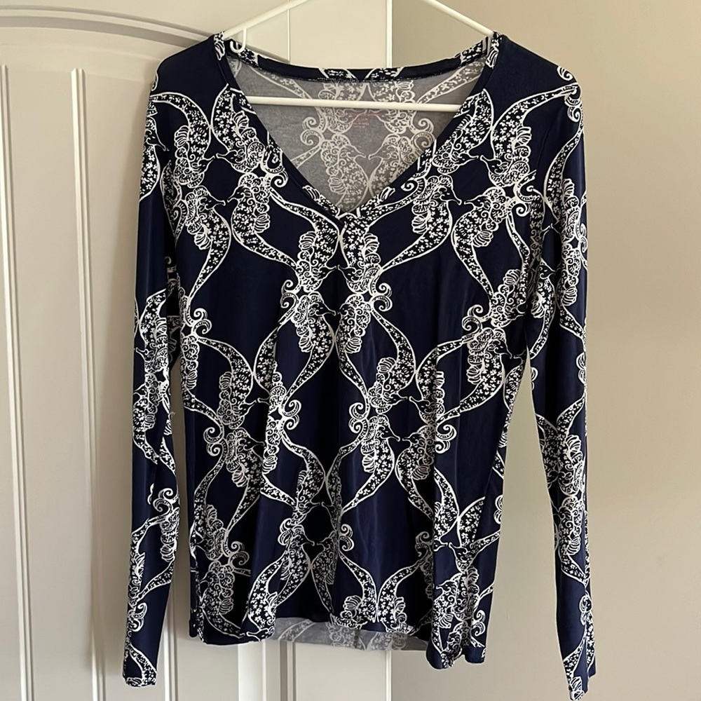 Women’s Lily Pulitzer Size M long sleeve shirt. Excellent condition